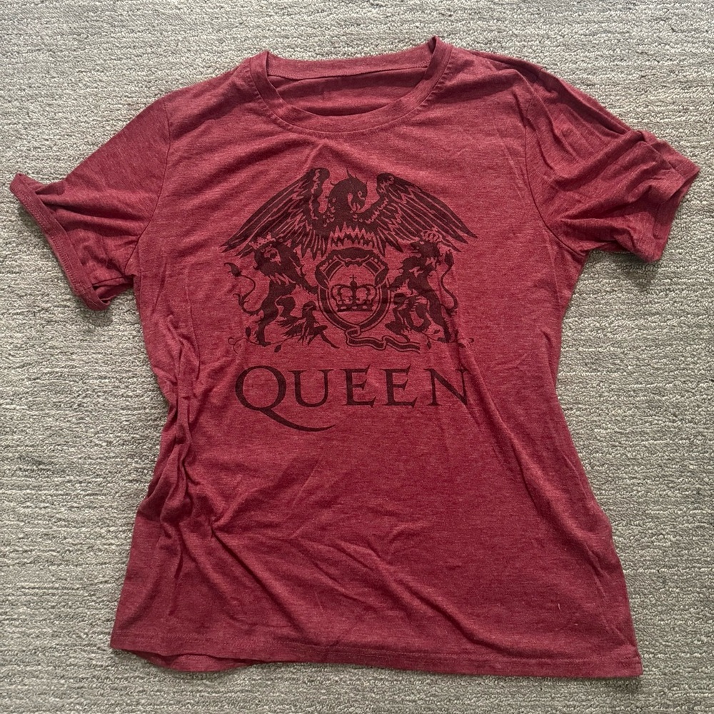 Vintage Queen Band Tee Maroon Red